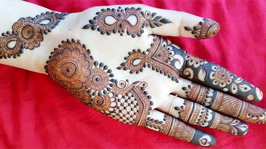 Stylish Simple Arabic Mehndi Designs for Back Hand
