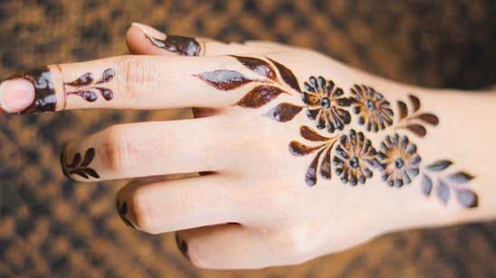 Mehndi Designs 2022 New Style Simple Back Hand