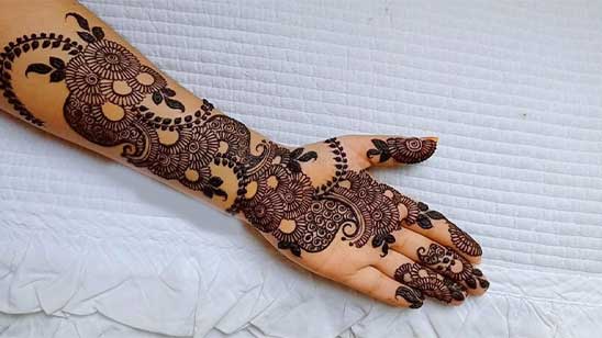 Simple and Beautiful Mehndi Designs for Front Hands