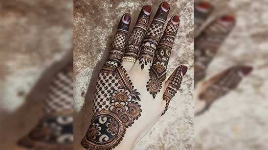 Khafif Mehndi Design for Back Hand