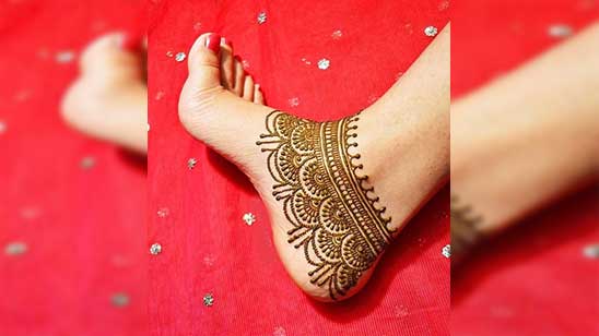 Simple Stylish Leg Mehndi Design