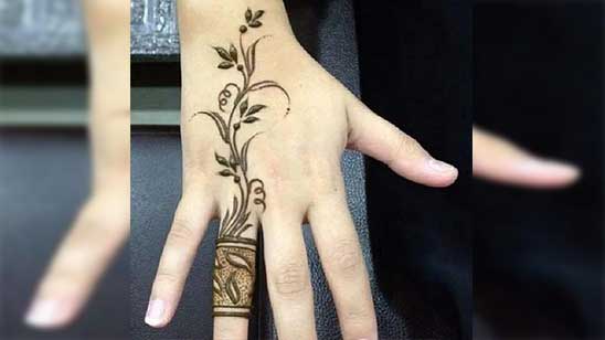 Trendy Ring Finger Mehndi Design