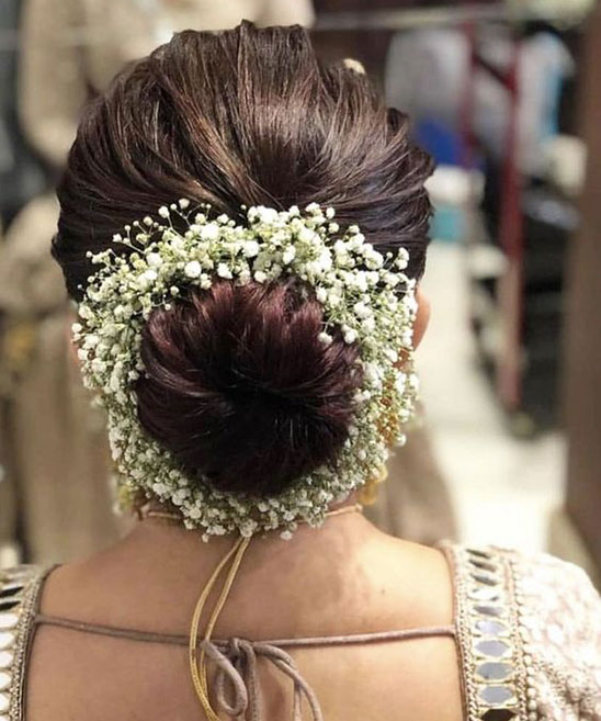 Bridal Decoration for Hair with the Help of Plastic Flowers