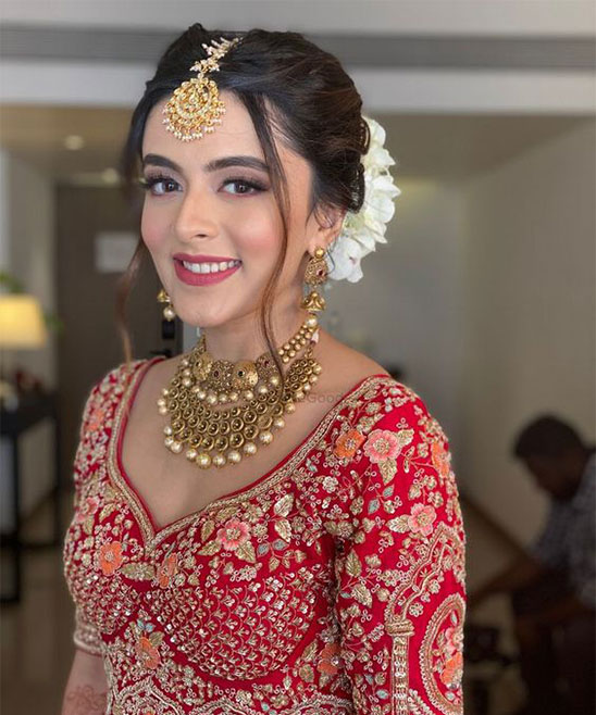 Pin by Devaki Manogaran on Wedding hairstyle | Indian bridal outfits, Bridal  blouse designs, Hair style on saree