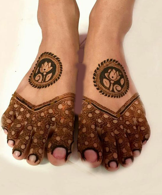 Mehendi Latest Tatoo a Letter Design in Feet