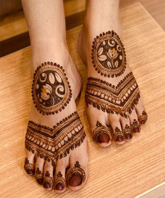 Net Mehendi Design for Feet