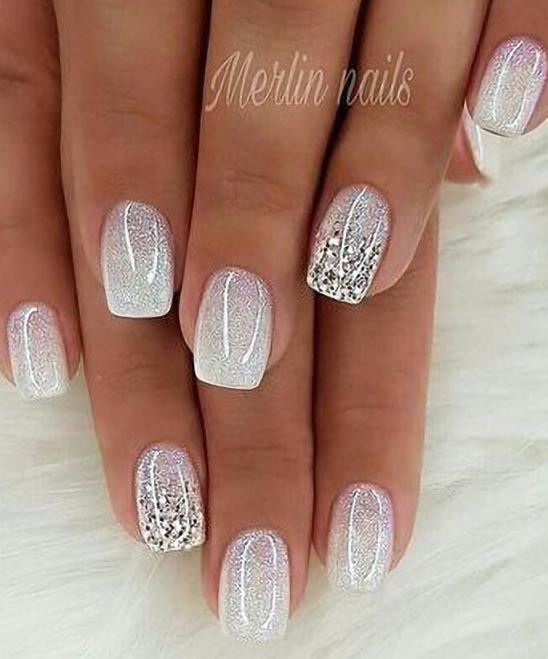 CHRISTMAS NAILS DESIGNS SIMPLE