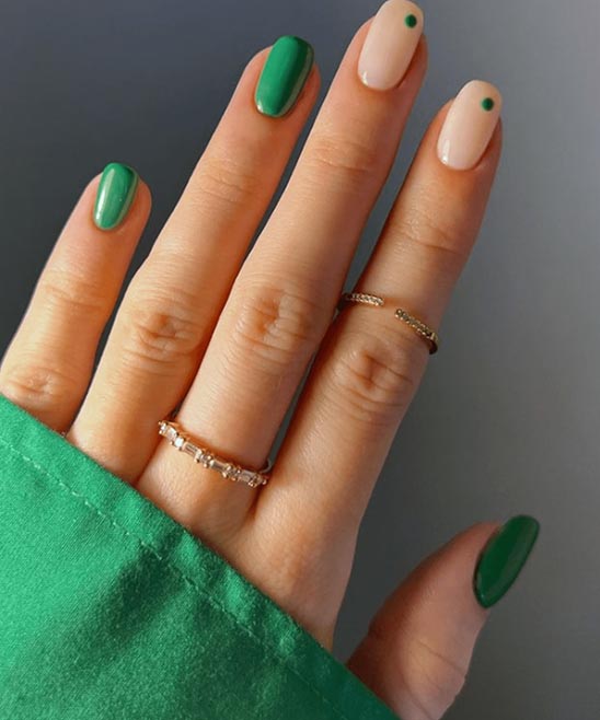 CUTE CHRISTMAS NAILS SIMPLE