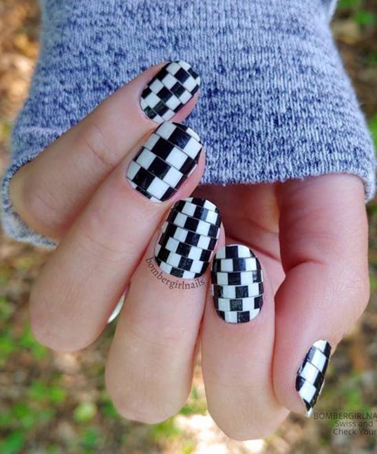 CUTE SIMPLE BLACK AND WHITE NAILS