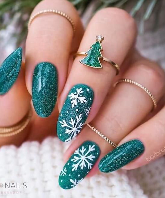 CUTE SIMPLE NAILS FOR CHRISTMAS