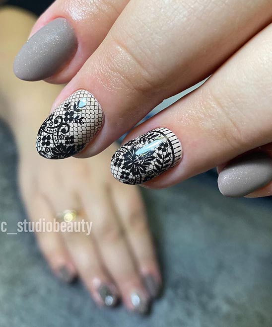 SIMPLE BLACK AND GOLD NAIL DESIGNS