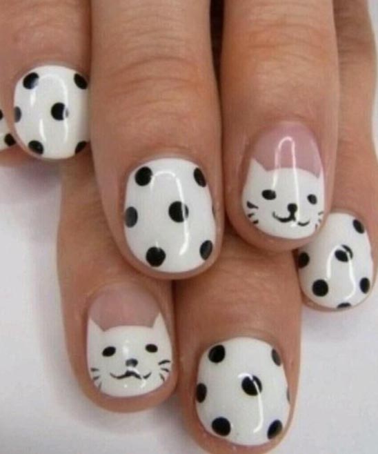 SIMPLE BLACK AND WHITE NAIL POLISH