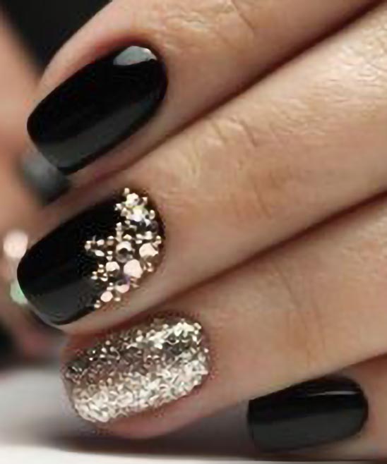 SIMPLE BLACK AND WHITE SHORT NAIL DESIGNS