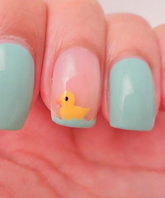 SIMPLE CHRISTMAS NAIL DESIGNS