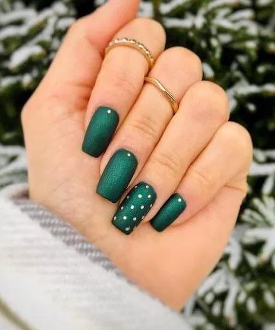 SIMPLE CHRISTMAS NAIL IDEAS