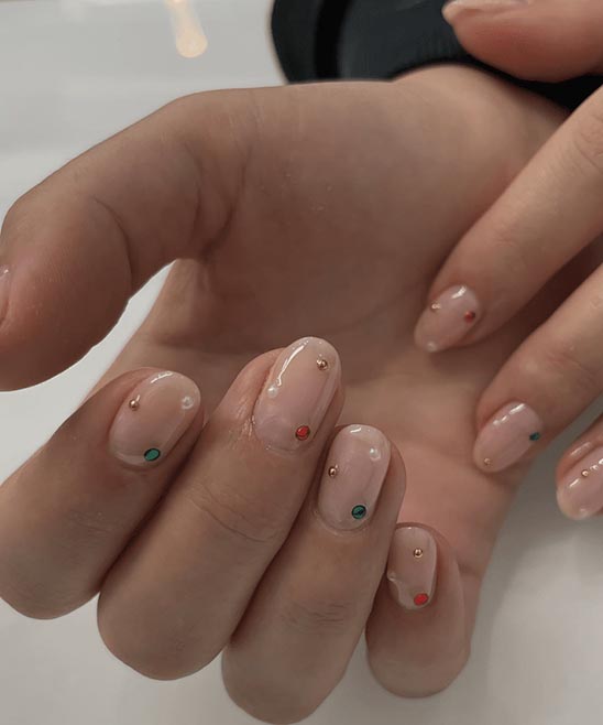 SIMPLE CHRISTMAS NAIL IDEAS