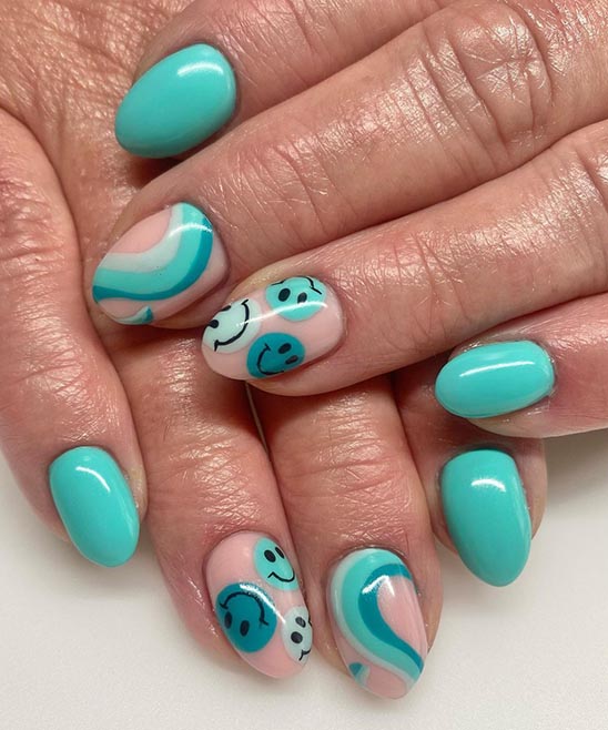 SIMPLE CHRISTMAS NAILS 2023