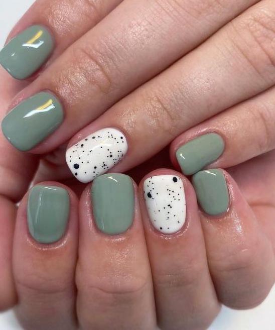 SIMPLE CHRISTMAS NAILS ALMOND SHAPE