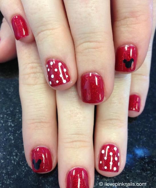 SIMPLE DISNEY CHRISTMAS NAILS