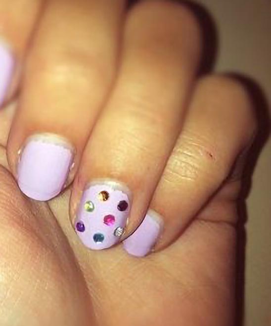 SIMPLE RHINESTONE DESIGNS ON NAILS