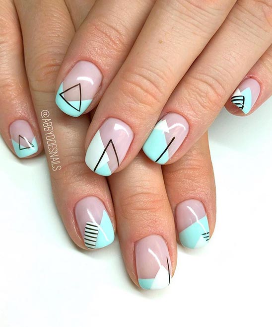 SIMPLE SHORT CHRISTMAS NAILS