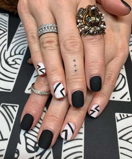 SIMPLE WHITE AND BLACK NAIL ART