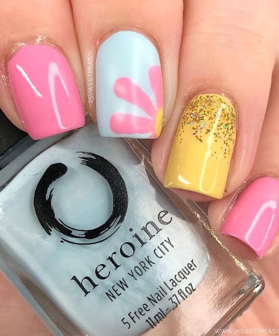 SIMPLE WHITE FLOWER NAIL DESIGNS