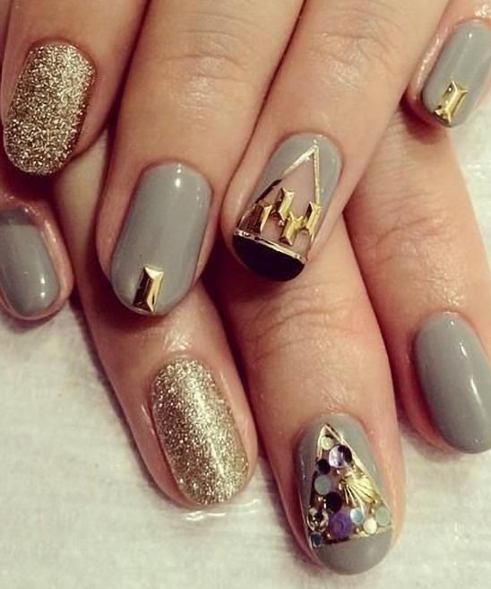 NAIL DESIGN GOLD AND WHITE
