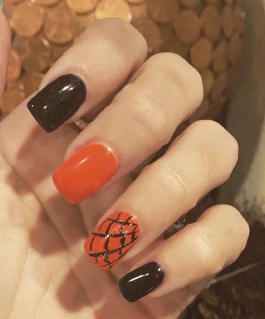 SHORT ALMOND HALLOWEEN NAILS