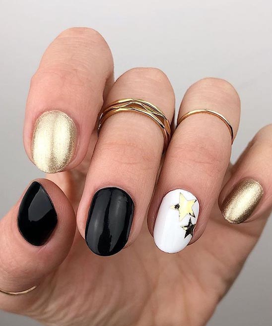 WHITE AND GOLD DESIGN NAILS