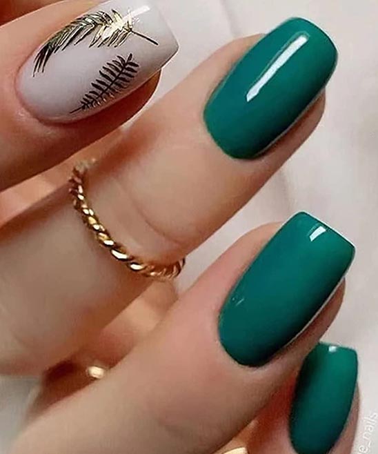 WHITE AND GOLD NAILS DESIGN