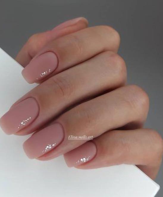 CUTE SHORT COFFIN SHAPED NAILS