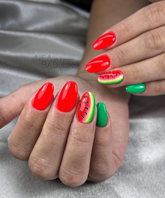 Christmas Nail Designs in Green