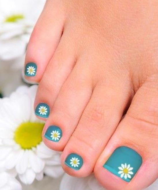 Christmas Toes Nails Designs With Christmas Flowers