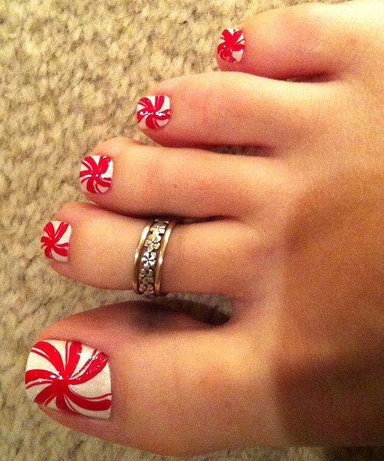 Christmas Toes Nails Designs With Holly