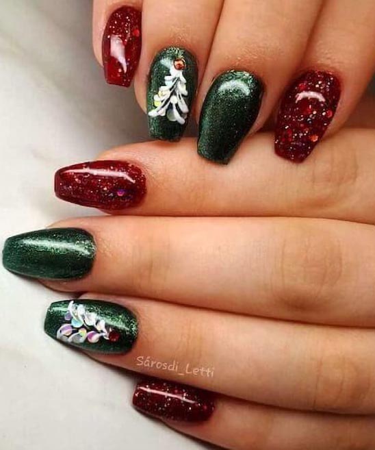 Green Christmas Nails Design.jpg