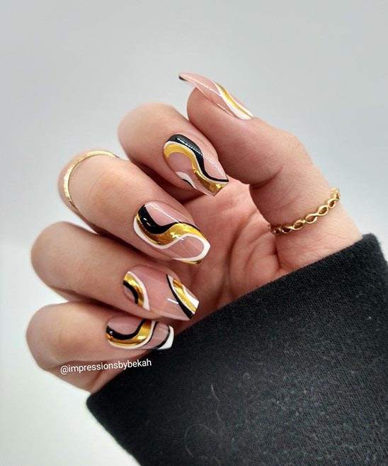 Nail Art Gold and Black