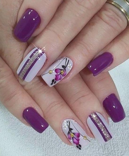 Almond Shaped Christmas Nail Designs.jpg