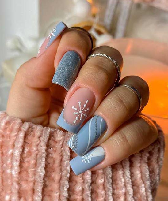 Christmas French Tip Nail Des