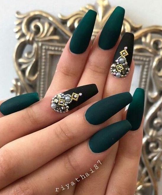 Christmas Nails Black and White