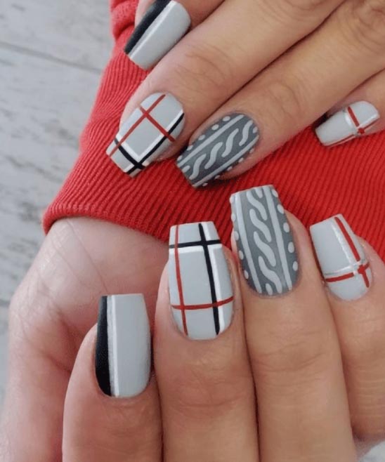 Christmas Wreath Nail Art