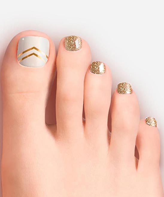 Easy White and Gold Color Toe Nails