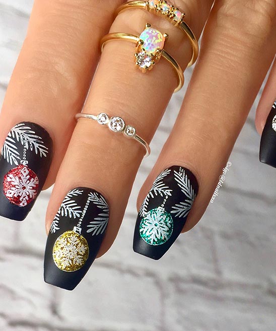 Green Christmas Nail Art