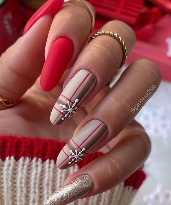 Green Christmas Nails Designs