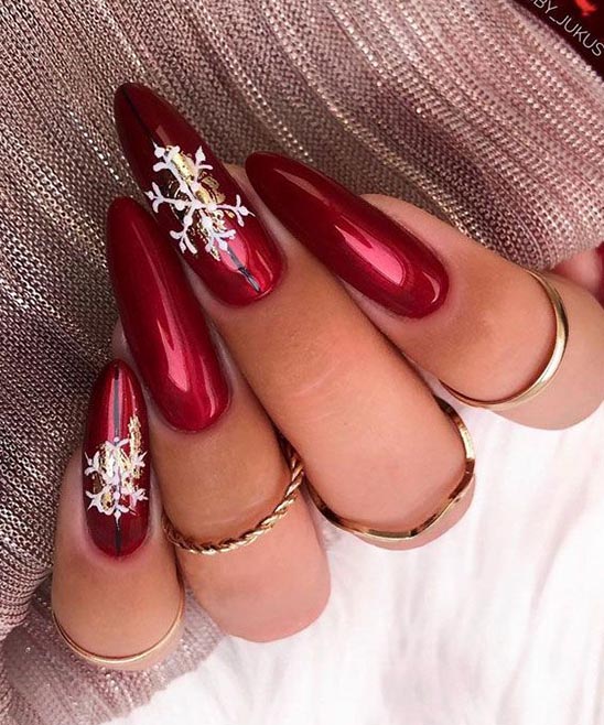 Green and Red Christmas Nail Designs