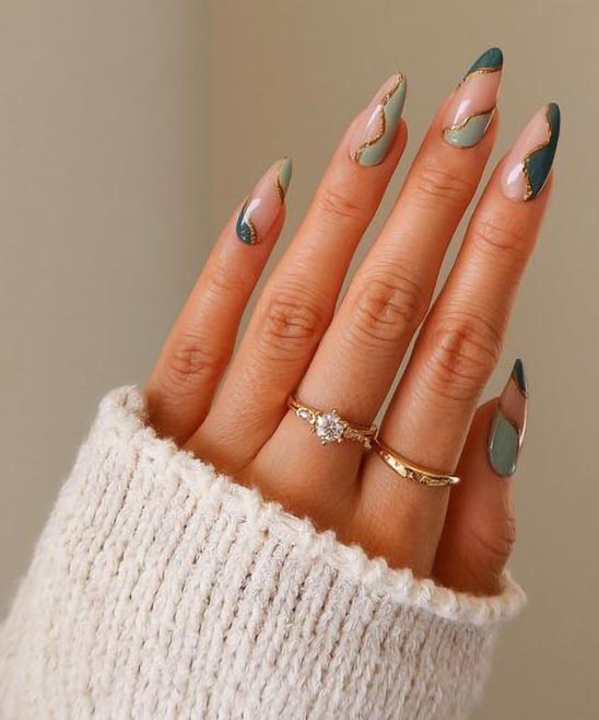 Neutral.holiday Nails