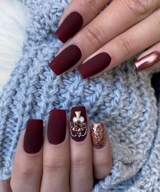 Red Gold and White Christmas Nails