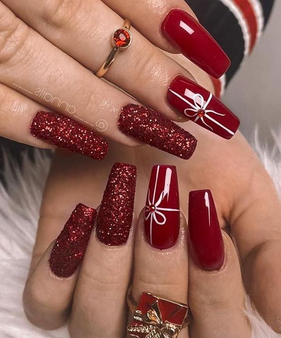 Red and Gold Christmas Nail Designs