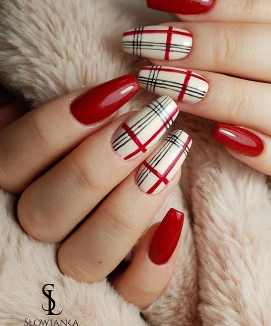 Red and White Nails Christmas