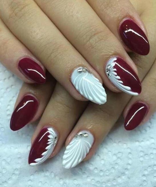 Short Nails With White Outline